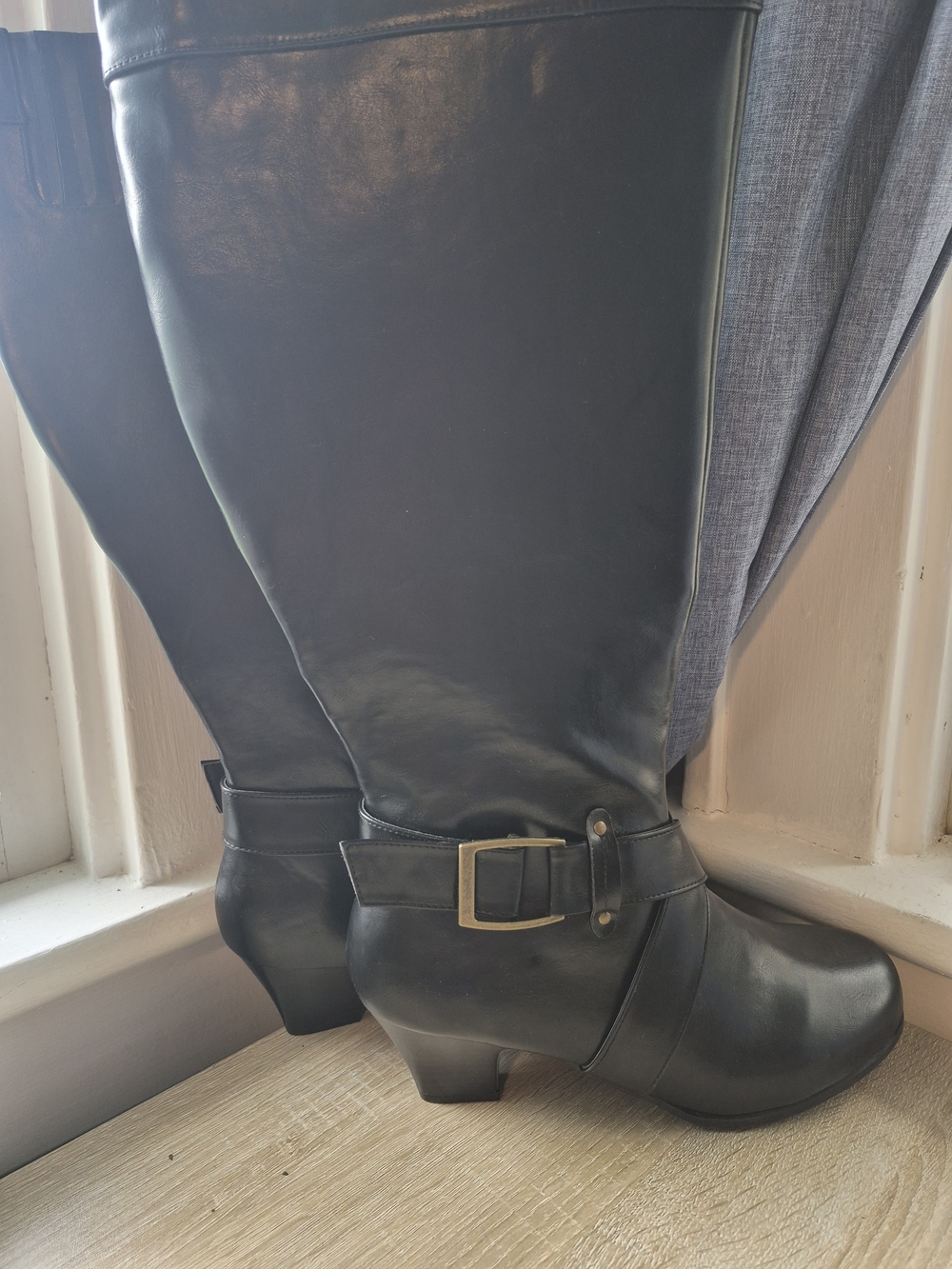 comfortview Black Mid-Heel Knee Boots with Buckle